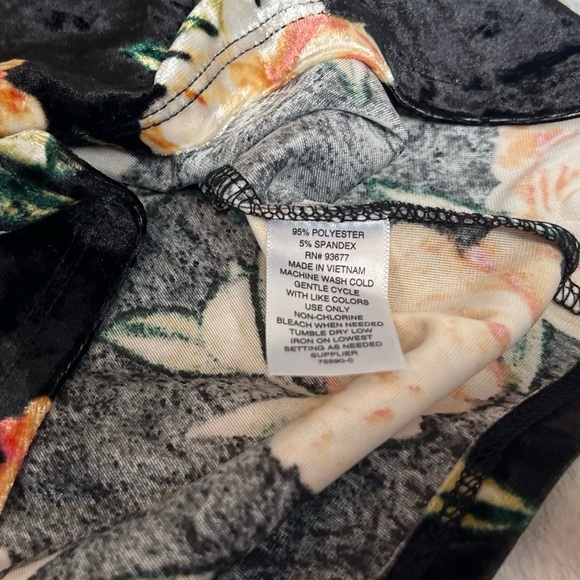 NWT a.n.a. Velour Floral Flutter Cap Sleeve Pullover Blouse Top Black Orange XS - Picture 7 of 7